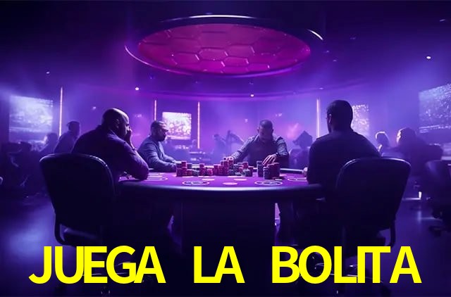 Escena dinámica inspirada en casino con iluminación JUEGA LA BOLITA, cartas, fichas e íconos de juegos digitales en un espacio moderno de juegos.